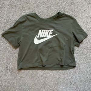 Nike Cropped Loose Tee